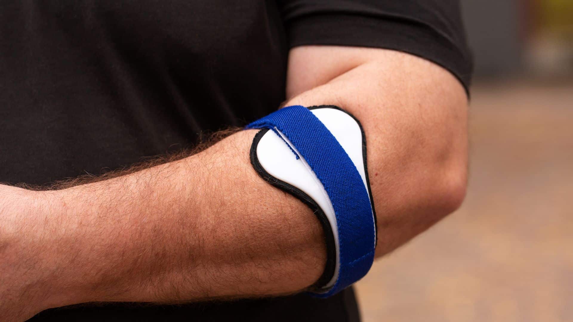 Tennis elbow en badminton — prise de raquette et frappes répétées